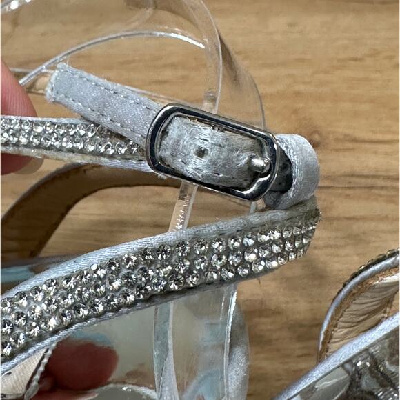 Badgley Mischka Remi Almond Toe Rhinestone Ruffle Mid Heel Sandals Size 8 NWOB - Picture 13 of 13